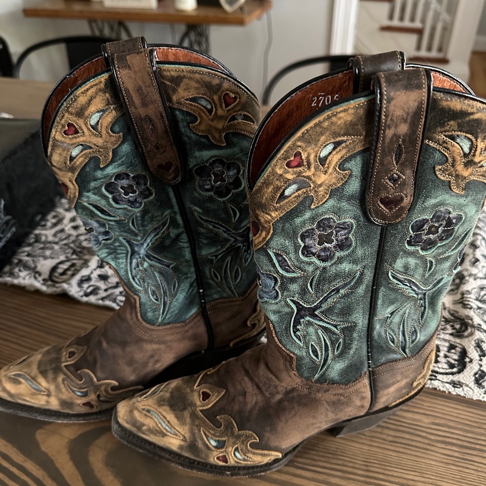 Dan post boots